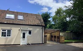 Selfcatering Coach House New Forest Dog Friendly